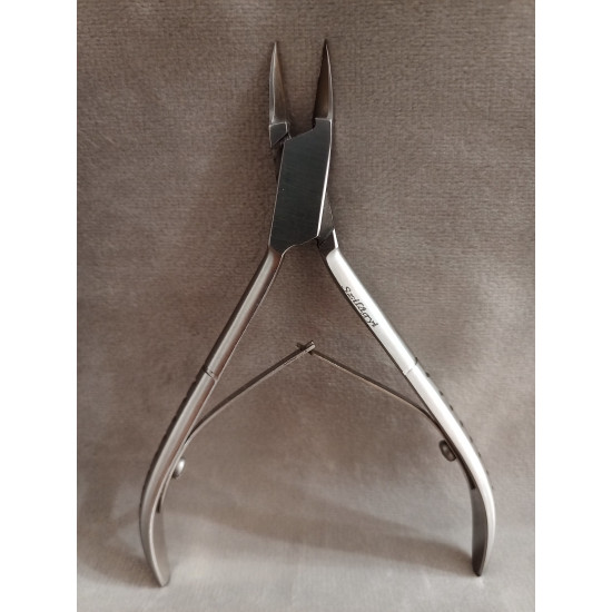 Szilágyi körömcsípő 11cm hegyes keskeny RM305 Szilágyi körömcsípő 11cm hegyes keskeny RM305